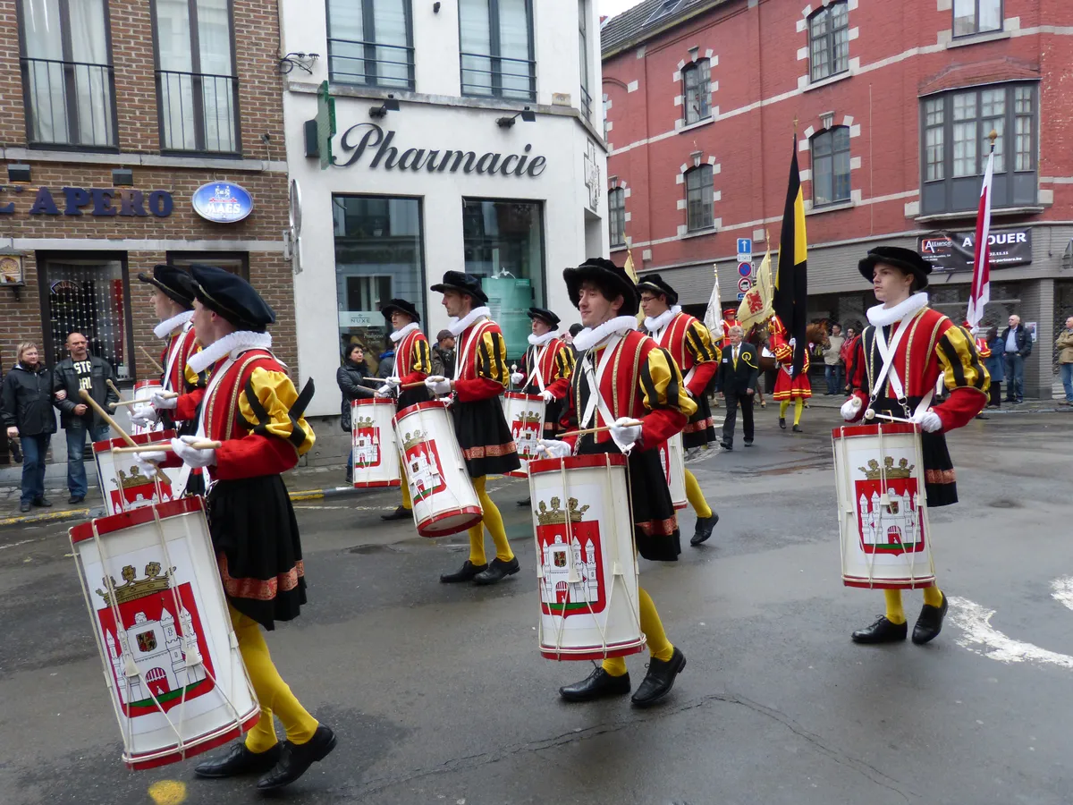 Reportage photo du folklore montois : célébration du Doudou à Mons.