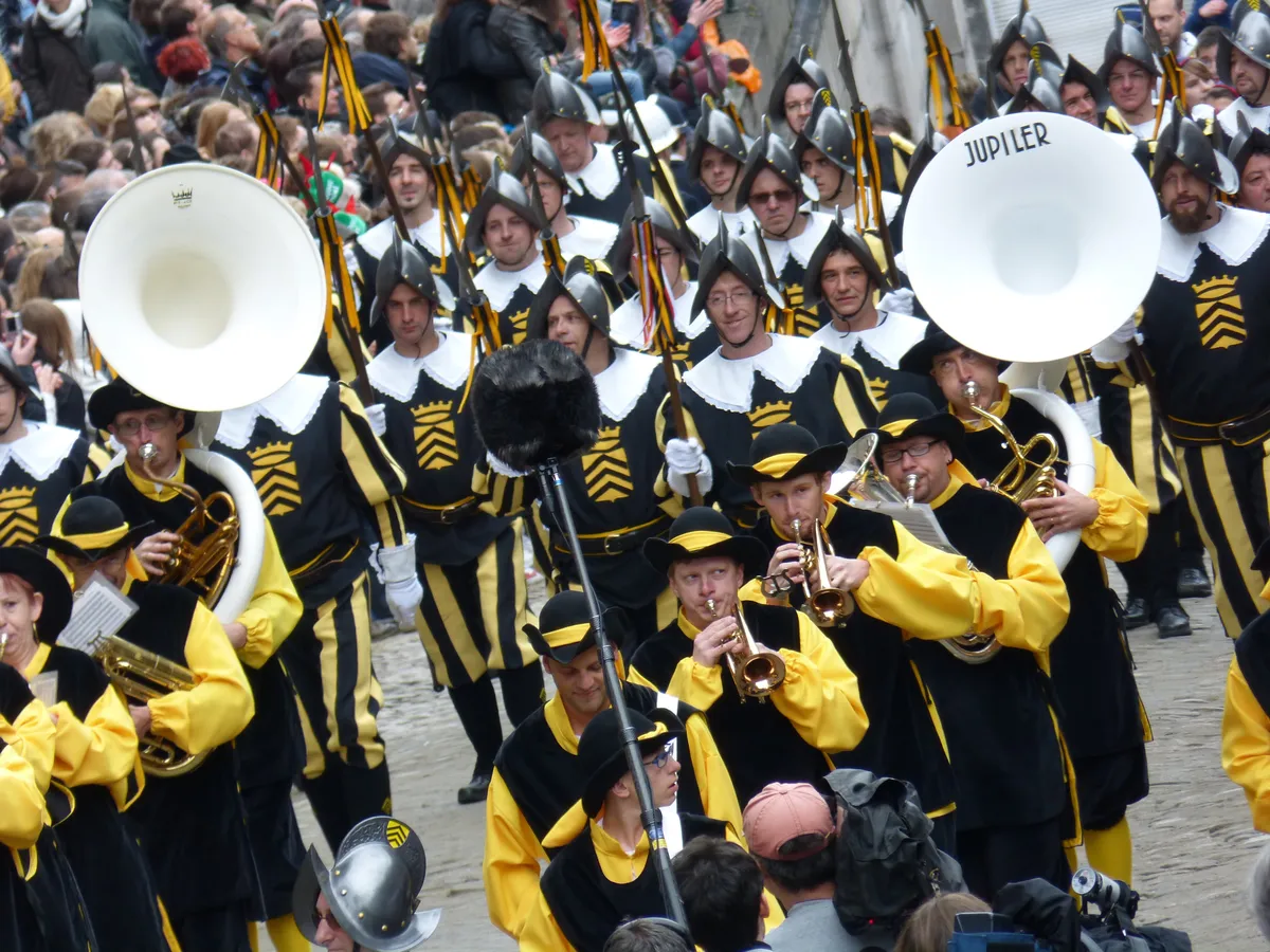 Reportage photo du folklore montois : célébration du Doudou à Mons.