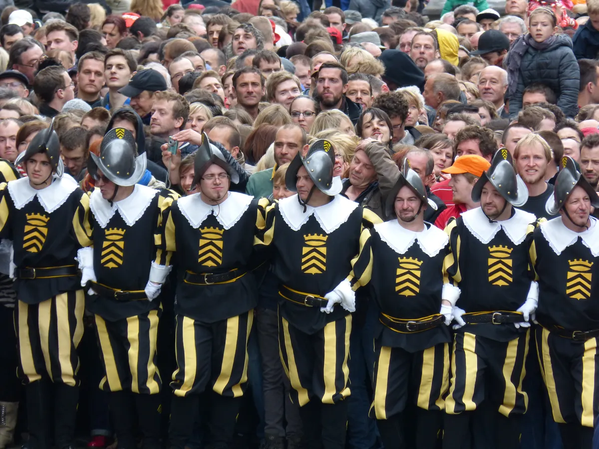 Reportage photo du folklore montois : célébration du Doudou à Mons.