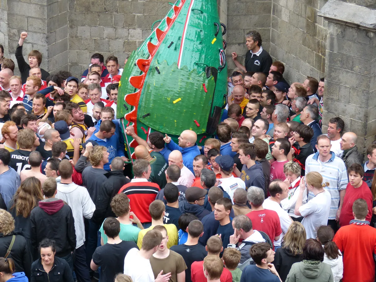 Reportage photo du folklore montois : célébration du Doudou à Mons.