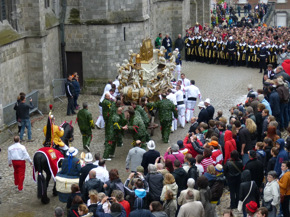 La procession historico-religieuse et la célèbre Montée du Car d'Or.