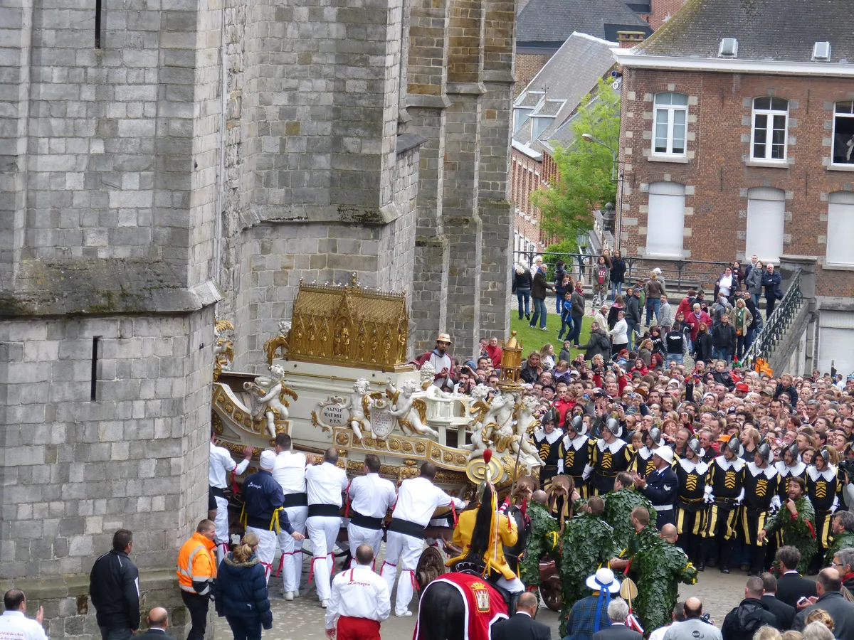Reportage photo du folklore montois : célébration du Doudou à Mons.