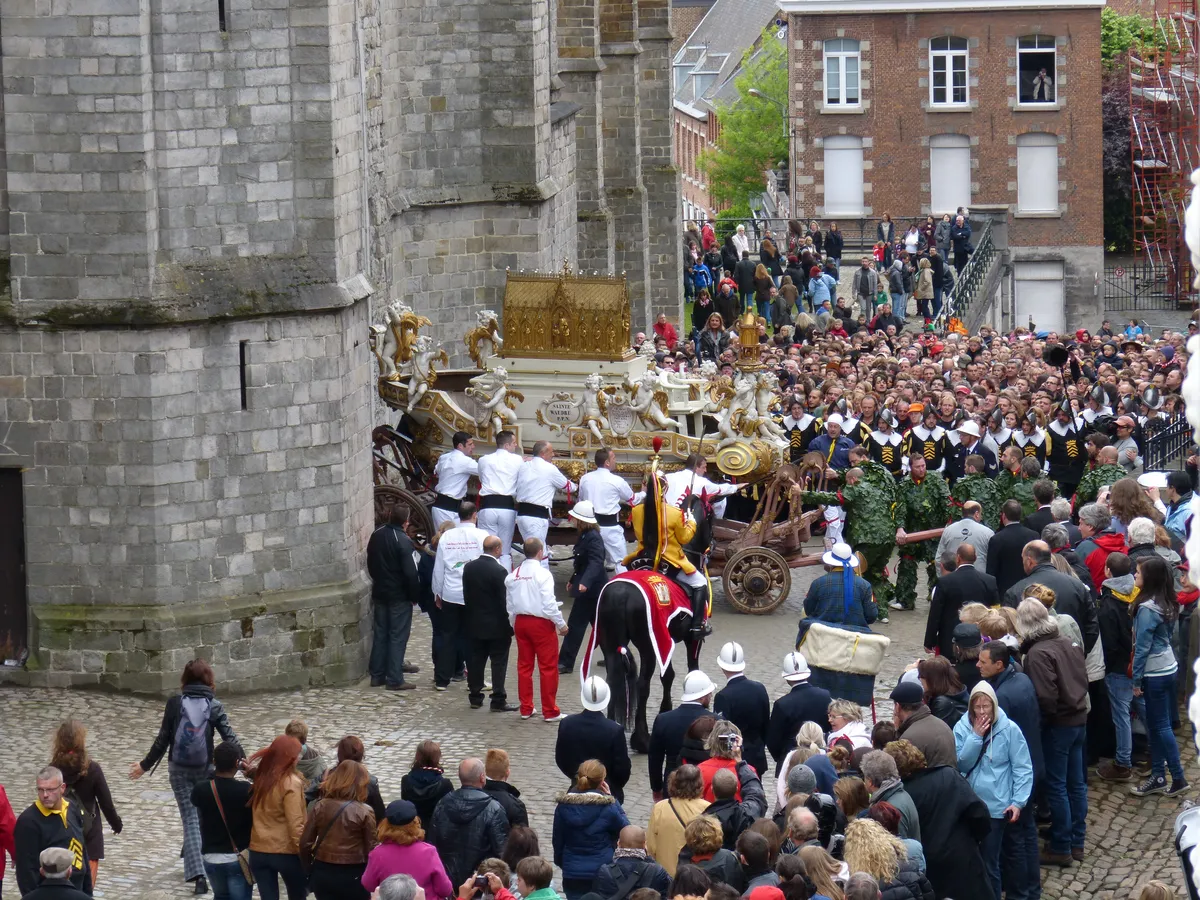 Reportage photo du folklore montois : célébration du Doudou à Mons.