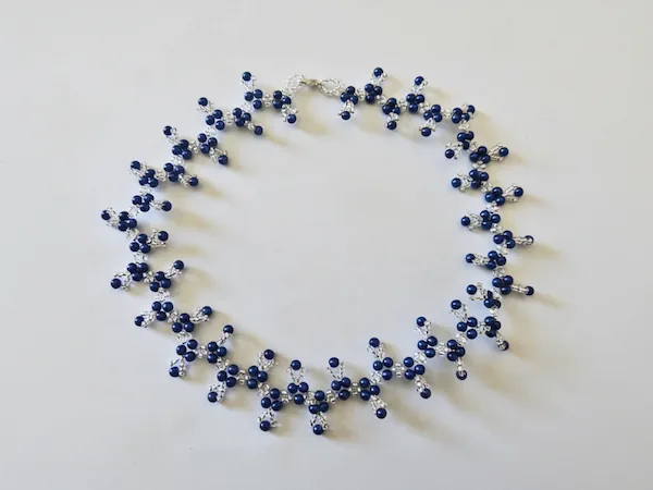 collier galatea perles tissees main bleu et argent